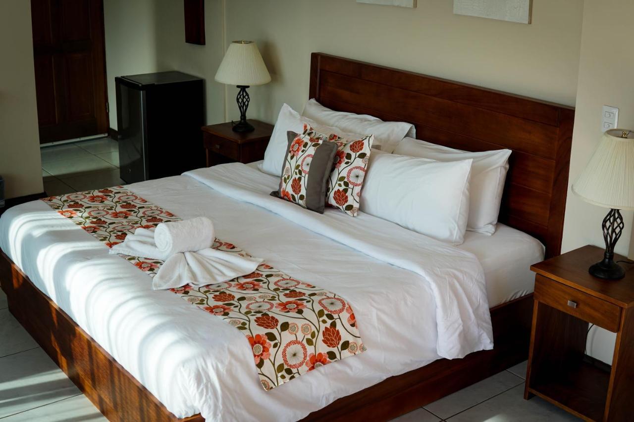 Hôtel Puerta Del Cielo Quepos Extérieur photo