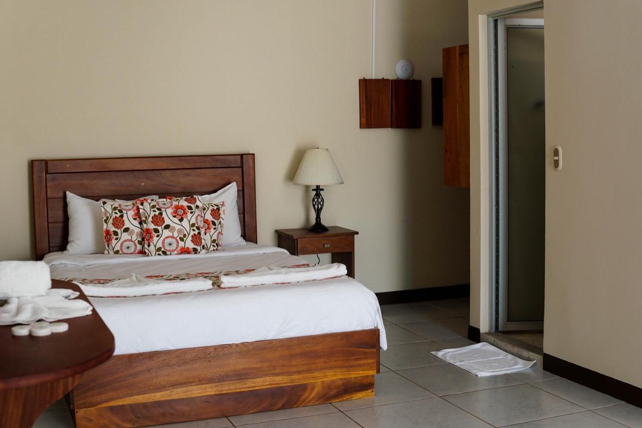 Hôtel Puerta Del Cielo Quepos Extérieur photo