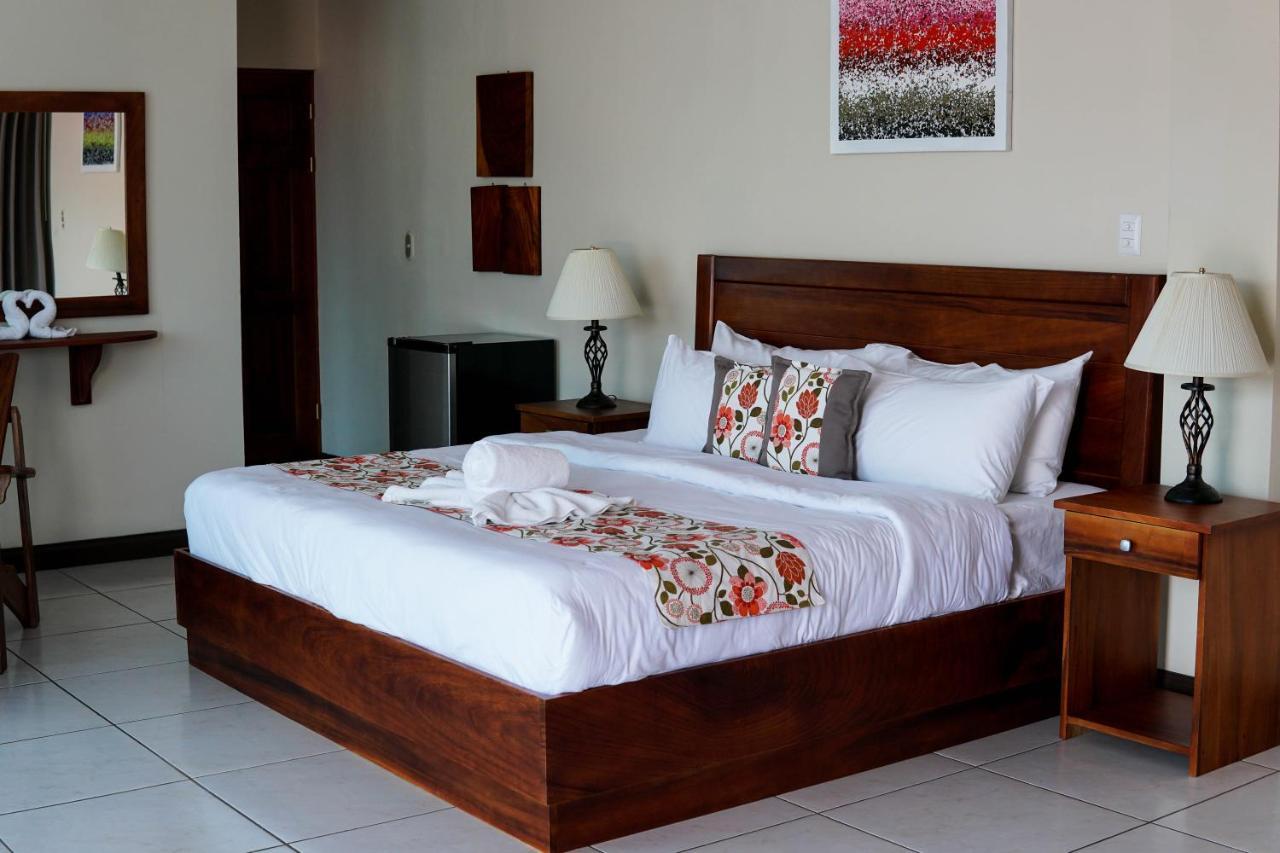 Hôtel Puerta Del Cielo Quepos Extérieur photo