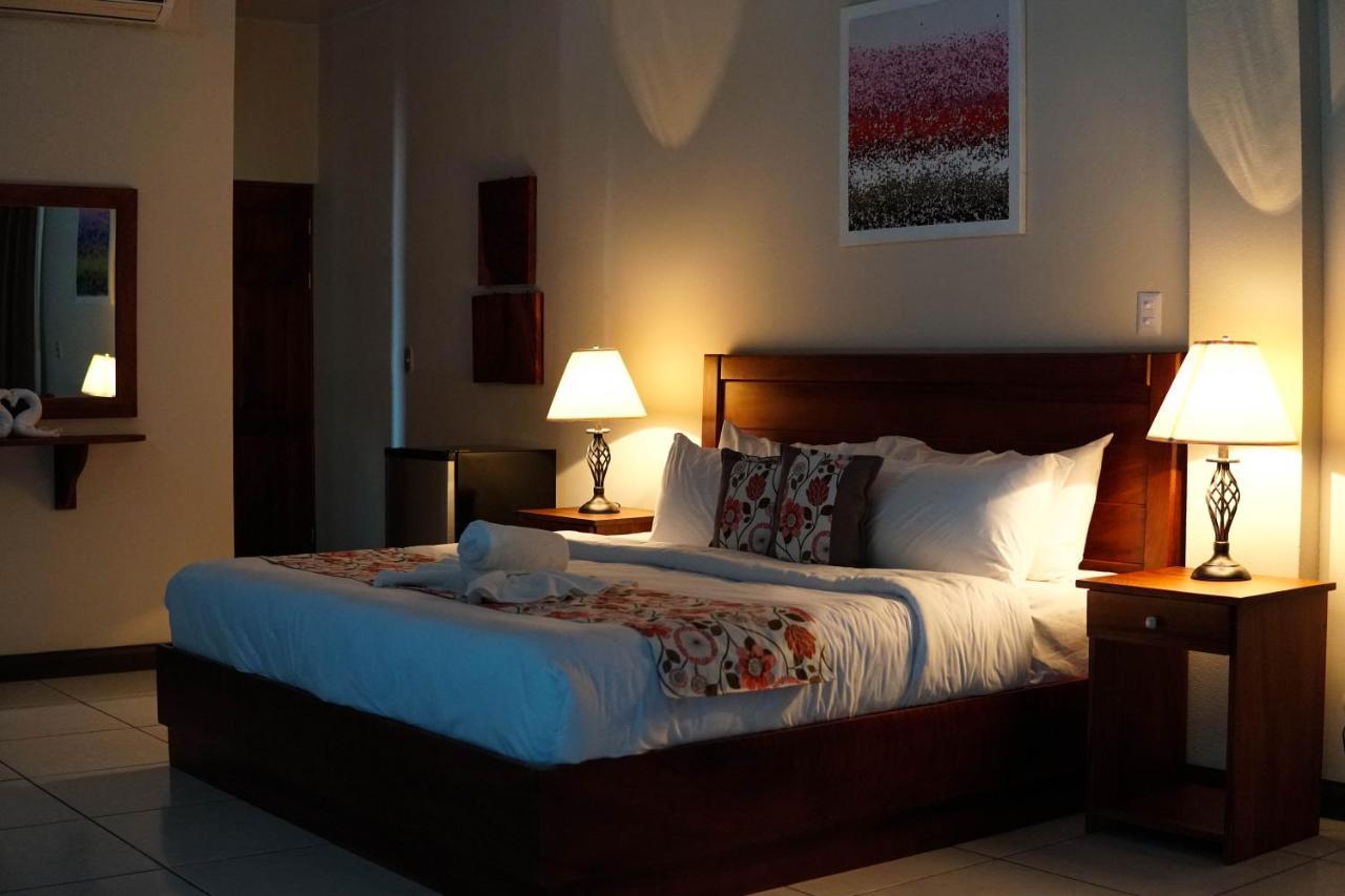 Hôtel Puerta Del Cielo Quepos Extérieur photo