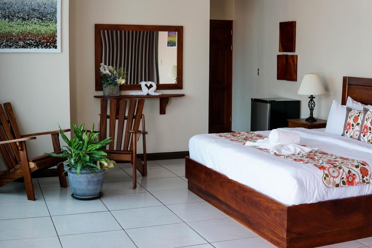 Hôtel Puerta Del Cielo Quepos Extérieur photo