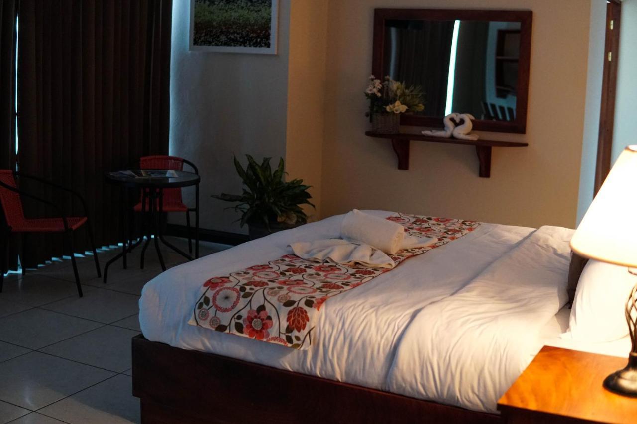 Hôtel Puerta Del Cielo Quepos Extérieur photo