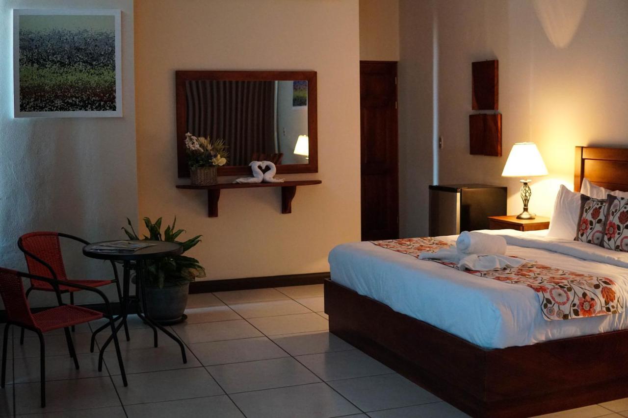 Hôtel Puerta Del Cielo Quepos Extérieur photo