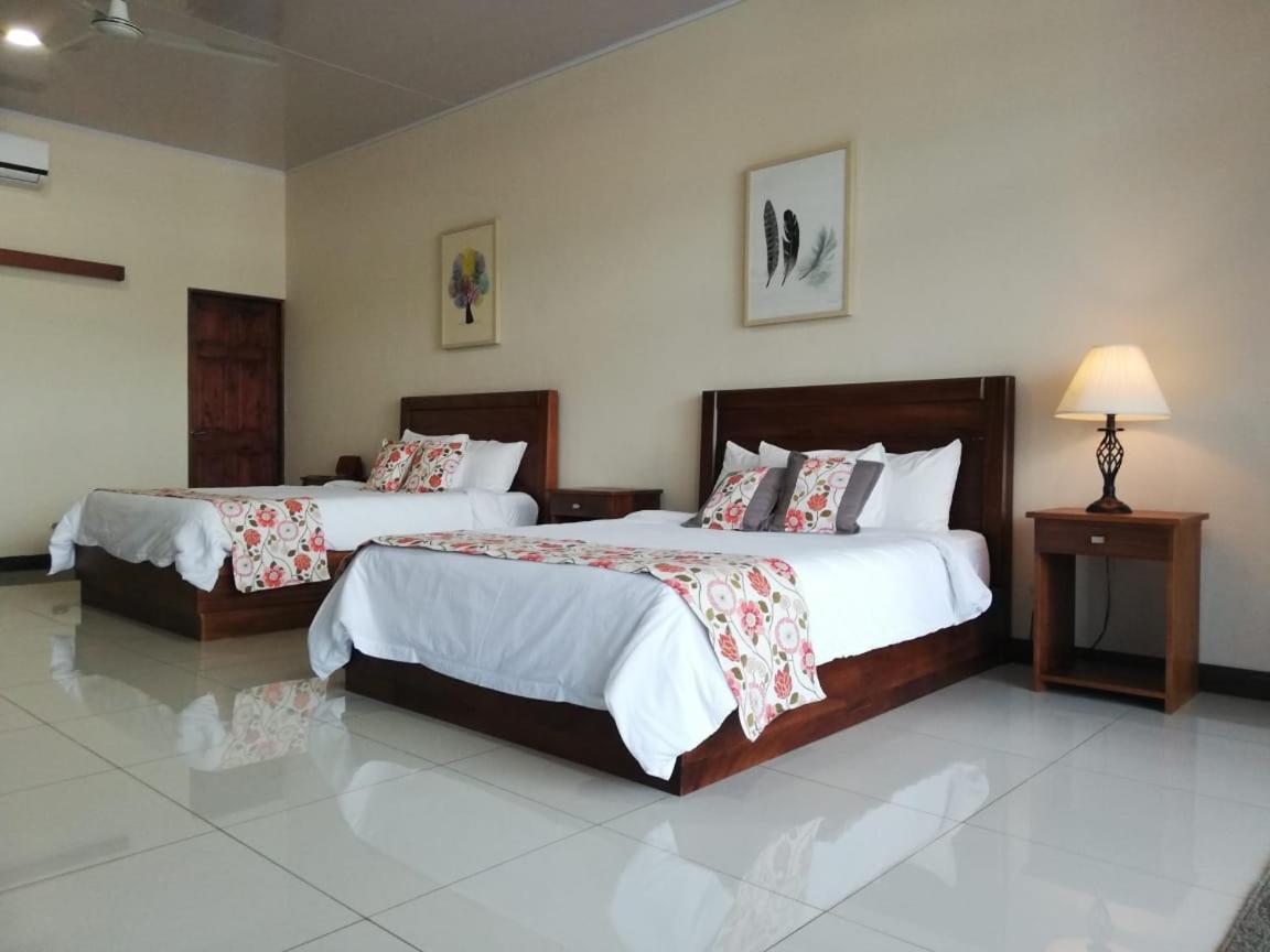 Hôtel Puerta Del Cielo Quepos Extérieur photo